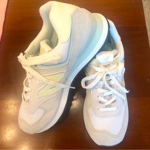 574 New Balance Womens Sz 9